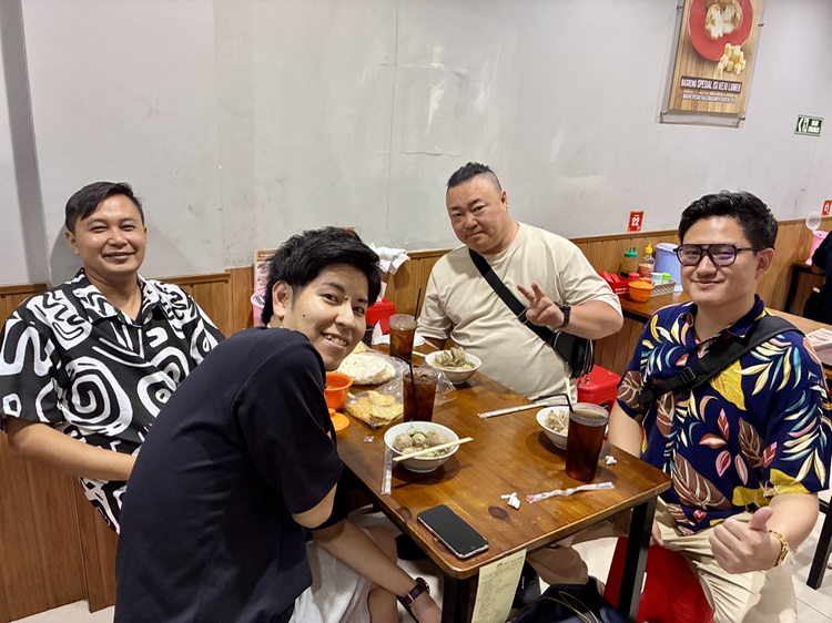 現地スタッフとの交流